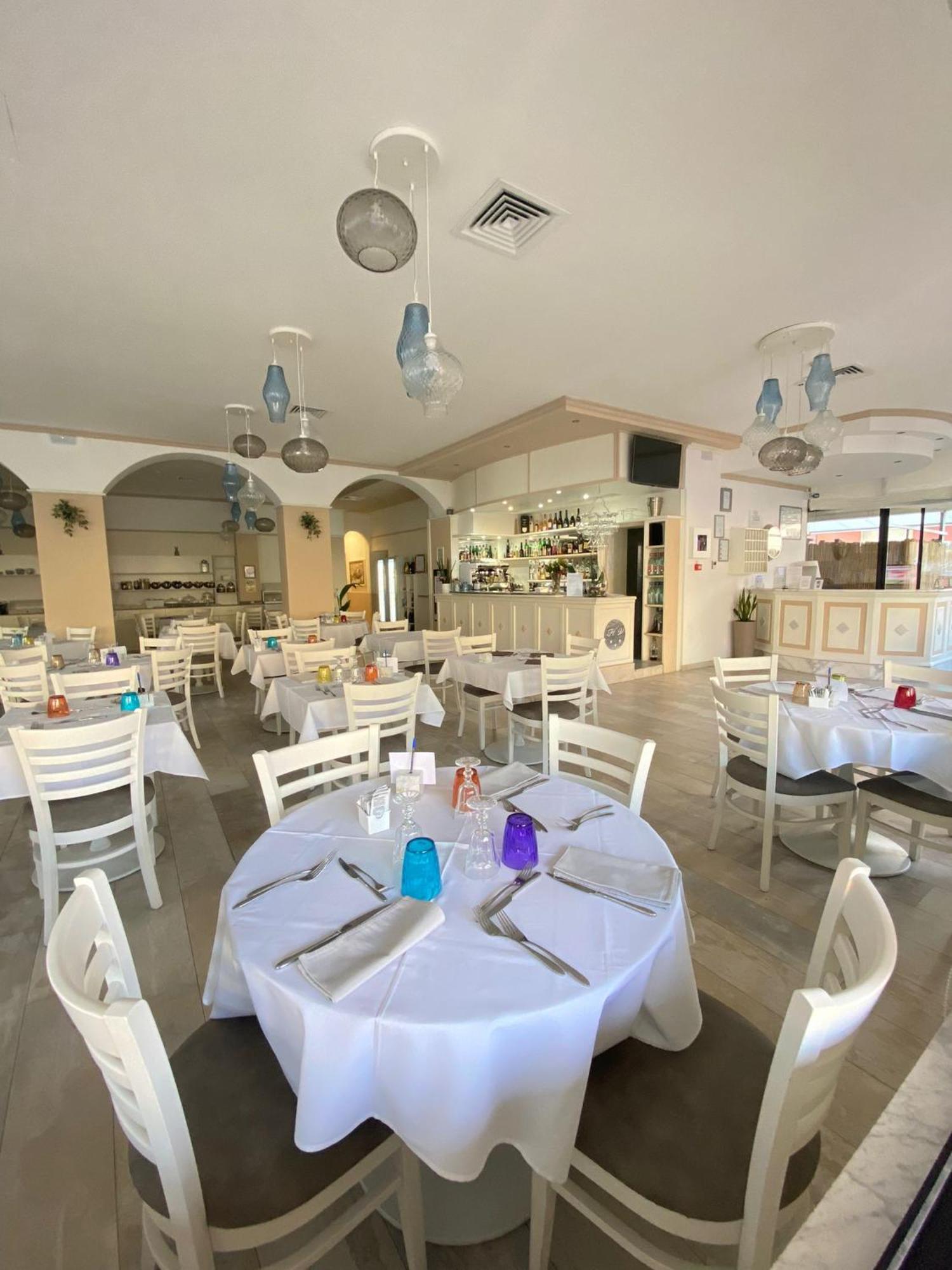 Hotel Virginia Marina di Massa Exterior photo